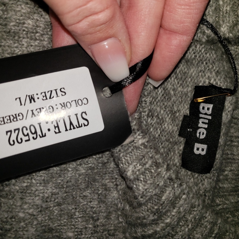 Sweater - Picture 2 of 3